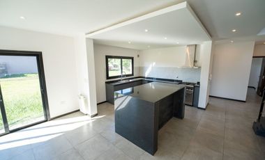 CASA VENTA GORINA 3/4 DORMITORIOS PARQUE PILETA