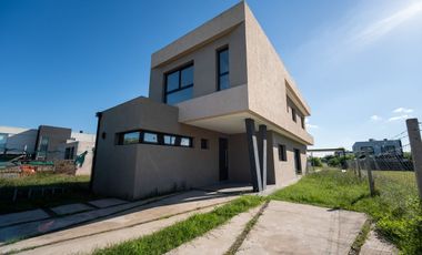 CASA VENTA GORINA 3/4 DORMITORIOS PARQUE PILETA