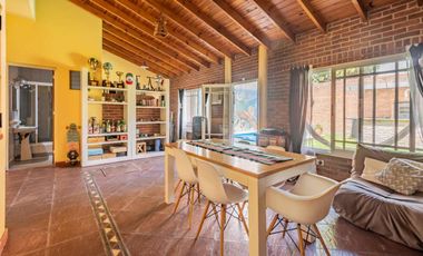 VENTA - CASA 3 AMB C/ QUINCHO Y PILETA - C. MADERO