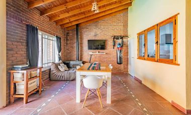 VENTA - CASA 3 AMB C/ QUINCHO Y PILETA - C. MADERO