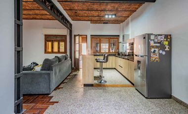 VENTA - CASA 3 AMB C/ QUINCHO Y PILETA - C. MADERO