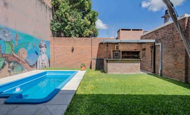 VENTA - CASA 3 AMB C/ QUINCHO Y PILETA - C. MADERO