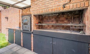 VENTA - CASA 3 AMB C/ QUINCHO Y PILETA - C. MADERO