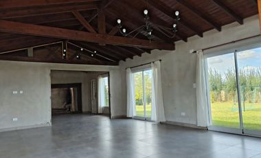 VENTA EXCELENTE CASA 4 AMB, QUINCHO Y PARQUE,VIDAL