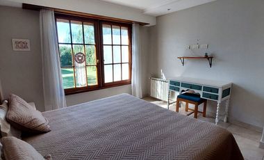 VENTA EXCELENTE CASA 4 AMB, QUINCHO Y PARQUE,VIDAL