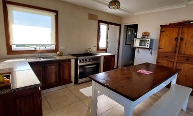 VENTA EXCELENTE CASA 4 AMB, QUINCHO Y PARQUE,VIDAL