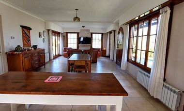 VENTA EXCELENTE CASA 4 AMB, QUINCHO Y PARQUE,VIDAL