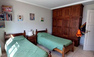 VENTA EXCELENTE CASA 4 AMB, QUINCHO Y PARQUE,VIDAL