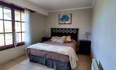 VENTA EXCELENTE CASA 4 AMB, QUINCHO Y PARQUE,VIDAL