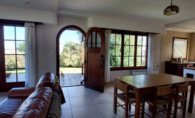 VENTA EXCELENTE CASA 4 AMB, QUINCHO Y PARQUE,VIDAL