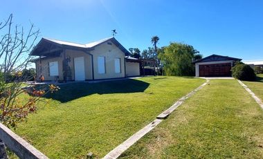 VENTA EXCELENTE CASA 4 AMB, QUINCHO Y PARQUE,VIDAL