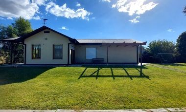 VENTA EXCELENTE CASA 4 AMB, QUINCHO Y PARQUE,VIDAL