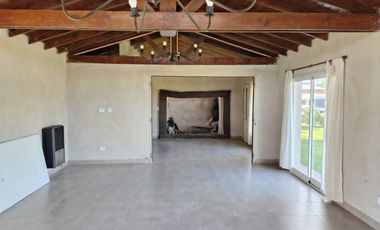 VENTA EXCELENTE CASA 4 AMB, QUINCHO Y PARQUE,VIDAL