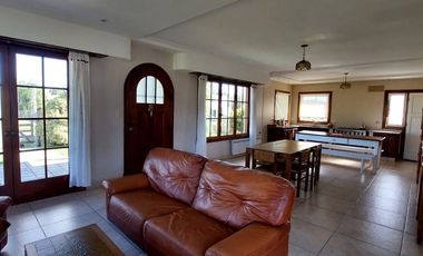 VENTA EXCELENTE CASA 4 AMB, QUINCHO Y PARQUE,VIDAL