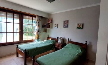 VENTA EXCELENTE CASA 4 AMB, QUINCHO Y PARQUE,VIDAL