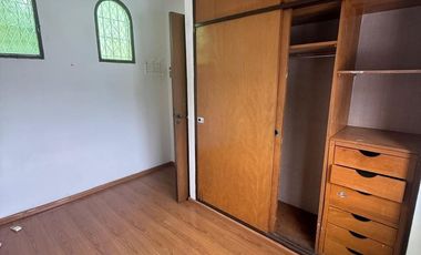 Venta casa 4 ambientes con garage cubierto