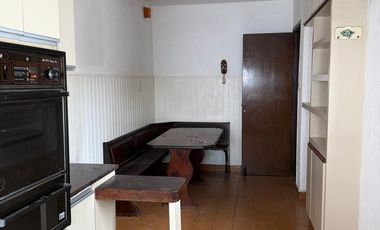 Venta casa 4 ambientes con garage cubierto