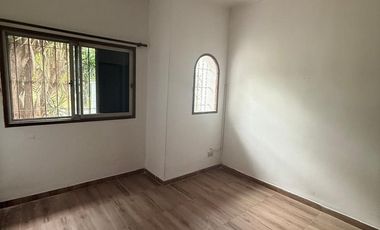 Venta casa 4 ambientes con garage cubierto