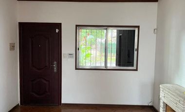 Venta casa 4 ambientes con garage cubierto