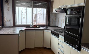 Venta casa 4 ambientes con garage cubierto