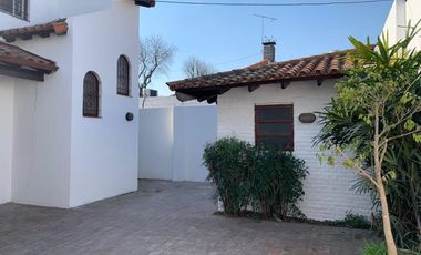 Venta casa 4 ambientes con garage cubierto