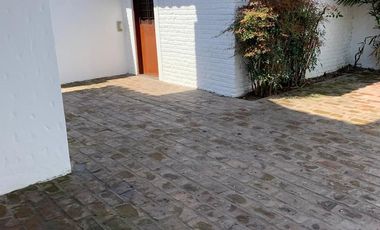 Venta casa 4 ambientes con garage cubierto