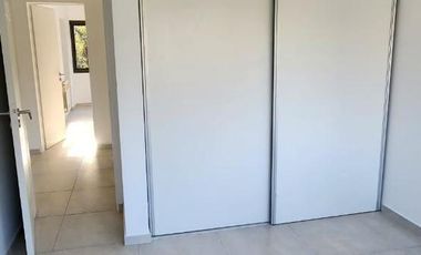 Casa 3 dormitorios con galería y cochera doble – Villa Warcalde  - Zona de clubes