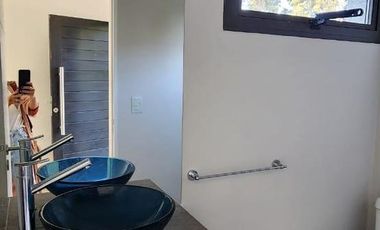Casa 3 dormitorios con galería y cochera doble – Villa Warcalde  - Zona de clubes