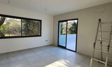 Casa 3 dormitorios con galería y cochera doble – Villa Warcalde  - Zona de clubes