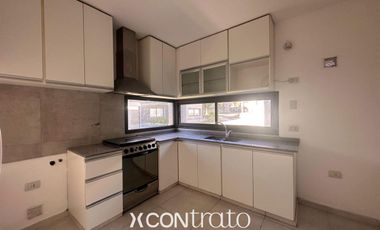 Casa 3 dormitorios con galería y cochera doble – Villa Warcalde  - Zona de clubes