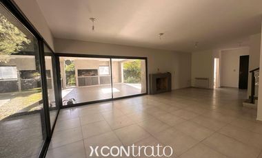Casa 3 dormitorios con galería y cochera doble – Villa Warcalde  - Zona de clubes