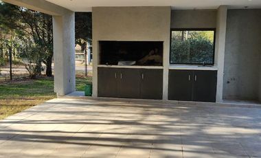 Casa 3 dormitorios con galería y cochera doble – Villa Warcalde  - Zona de clubes