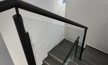 Casa 3 dormitorios con galería y cochera doble – Villa Warcalde  - Zona de clubes