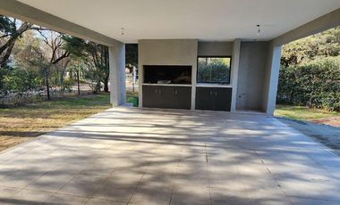 Casa 3 dormitorios con galería y cochera doble – Villa Warcalde  - Zona de clubes