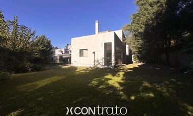 Casa 3 dormitorios con galería y cochera doble – Villa Warcalde  - Zona de clubes