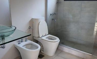 Casa 3 dormitorios con galería y cochera doble – Villa Warcalde  - Zona de clubes
