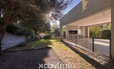 Casa 3 dormitorios con galería y cochera doble – Villa Warcalde  - Zona de clubes