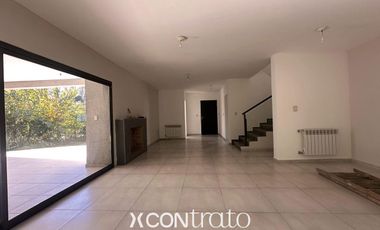 Casa 3 dormitorios con galería y cochera doble – Villa Warcalde  - Zona de clubes
