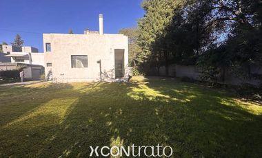 Casa 3 dormitorios con galería y cochera doble – Villa Warcalde  - Zona de clubes