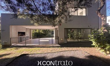Casa 3 dormitorios con galería y cochera doble – Villa Warcalde  - Zona de clubes