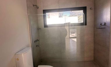 Casa 3 dormitorios con galería y cochera doble – Villa Warcalde  - Zona de clubes