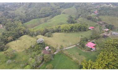 VENTA DE FINCA EN FILANDIA, QUINDO, COLOMBIA