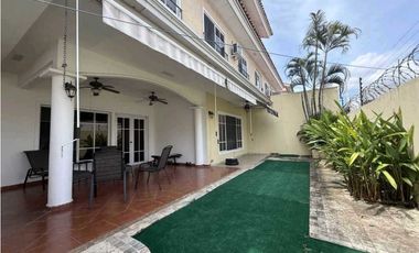 ALQUILER DE CASA DE 2 NIVELES Y 4 REC. EN COSTA DEL ESTE