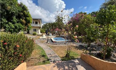 Venta de 1 Casa y 2 Apartamentos de Playa en Coronado