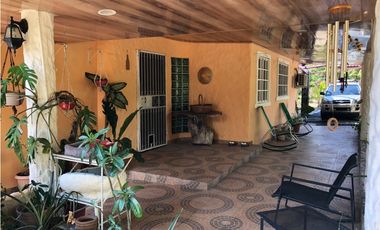 Venta de 1 Casa y 2 Apartamentos de Playa en Coronado