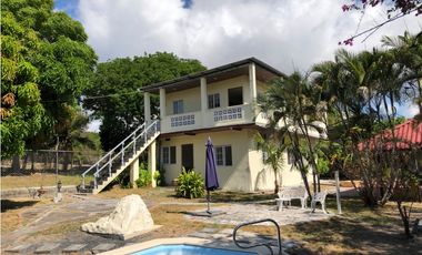 Venta de 1 Casa y 2 Apartamentos de Playa en Coronado