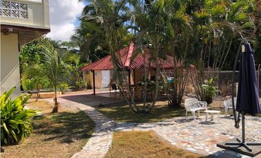 Venta de 1 Casa y 2 Apartamentos de Playa en Coronado