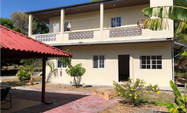 Venta de 1 Casa y 2 Apartamentos de Playa en Coronado