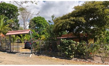 Venta de 1 Casa y 2 Apartamentos de Playa en Coronado