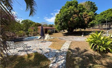 Venta de 1 Casa y 2 Apartamentos de Playa en Coronado
